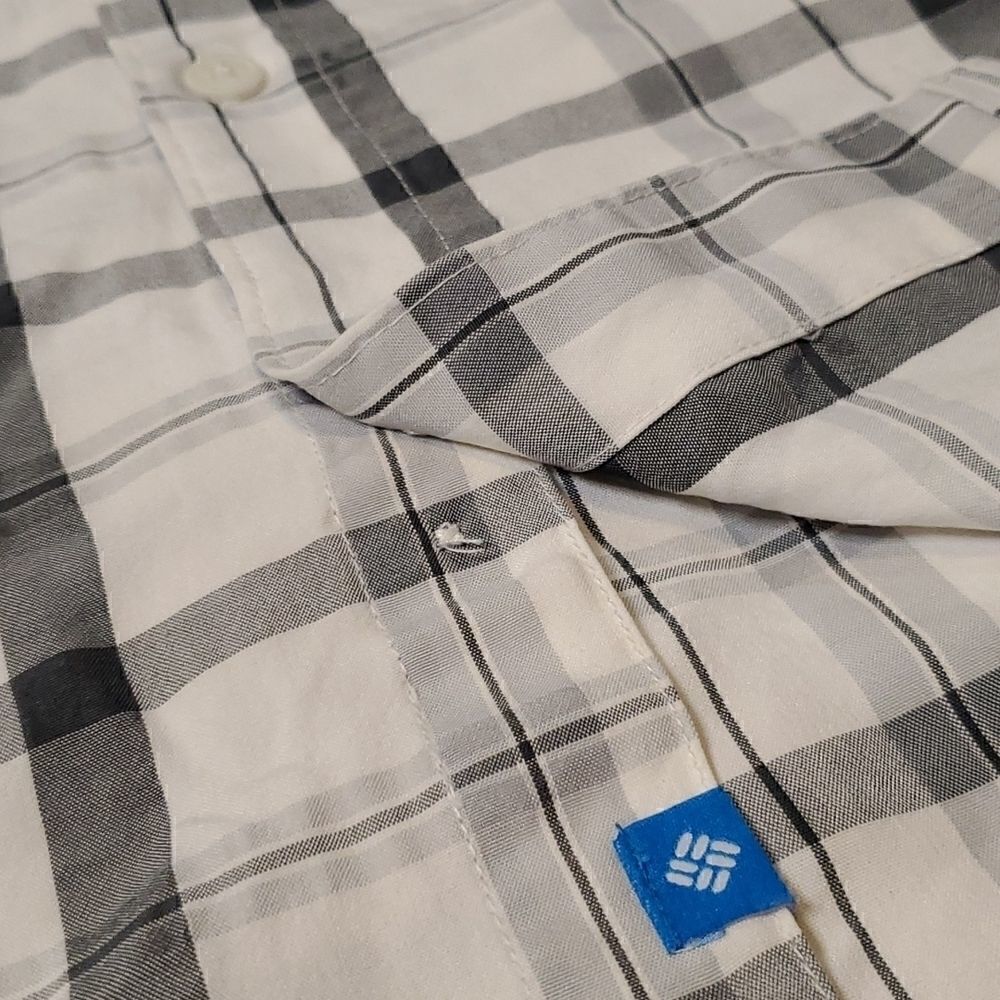COLUMBIA Short Sleeve Button Up - Picture 4 of 5